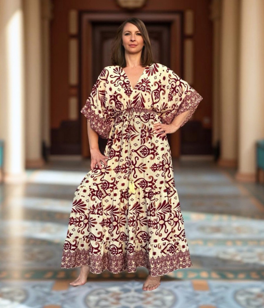 kremowa sukienka kimono